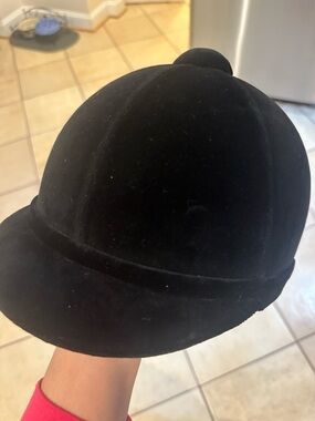 Charles Owen Black Velvet Hampton Size 7